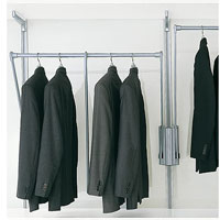 Хранение пиджаков в гардеробной